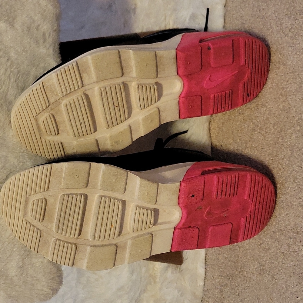 Sneakers - Picture 2 of 4
